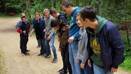 Teambereich - Überdimensionale Leiter, nur im Team lassen sich die Aufgaben lösen
